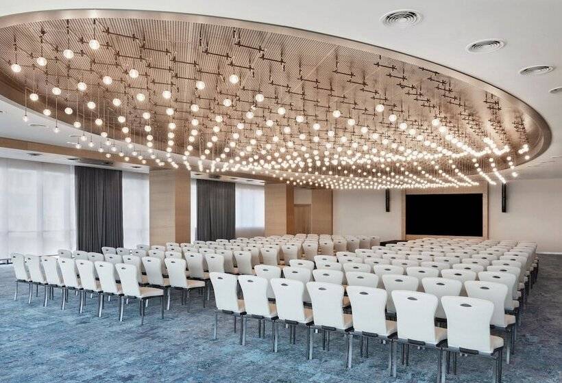 هتل Courtyard By Marriott Batumi