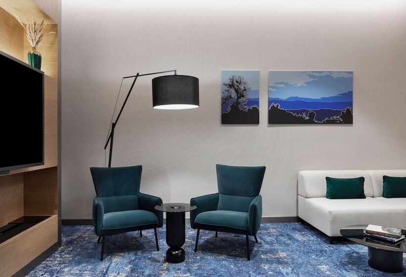 هتل Courtyard By Marriott Batumi