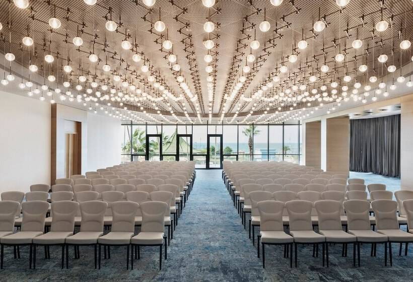 هتل Courtyard By Marriott Batumi