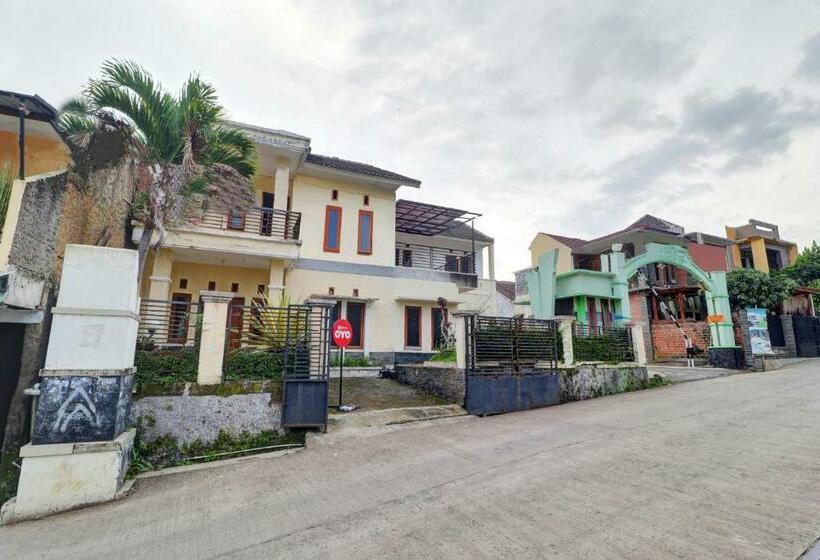 فندق Oyo 90815 Guest House Putri Sariwangi Syariah