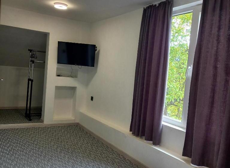 פנסיון Rancho Resort