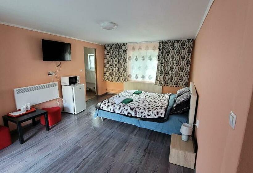 بنسيون Camera Privata Bulz