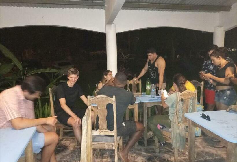 פנסיון Hostal Y Restaurante Los Tecales