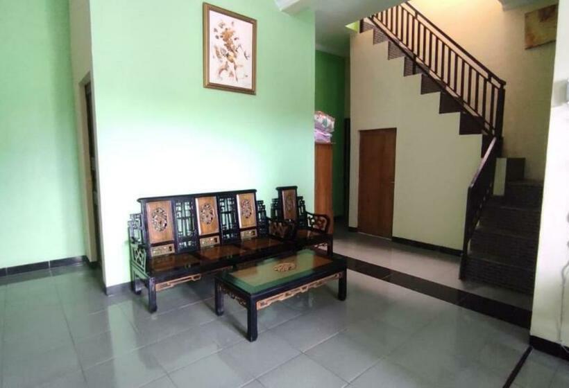 פנסיון Reddoorz Near Rsud Kebumen 2
