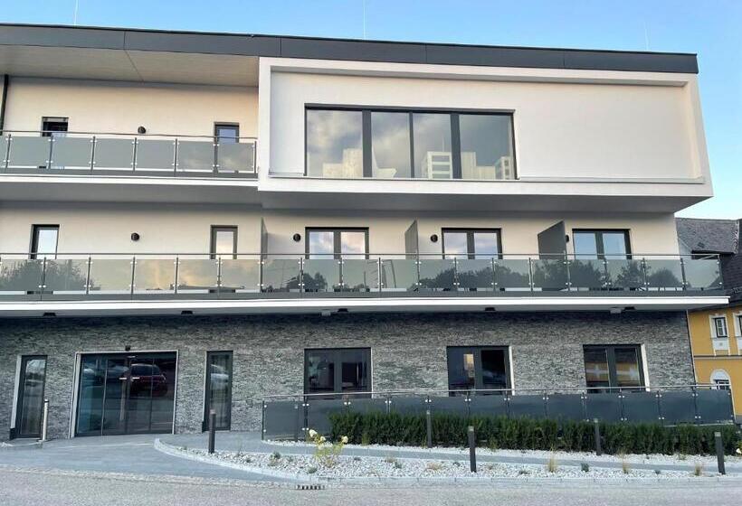 ユースホステル Traunfall