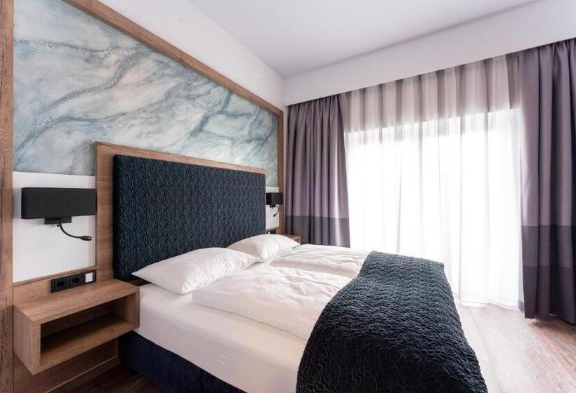 ユースホステル Traunfall