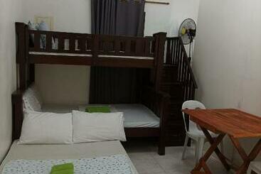 تختخواب و صبحانه Bolinao Transient House B