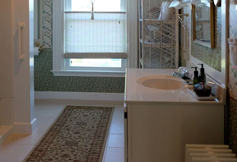 Guilford Bed And Breakfast