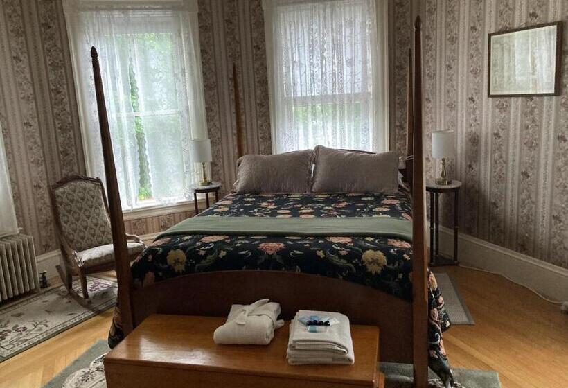 Guilford Bed And Breakfast