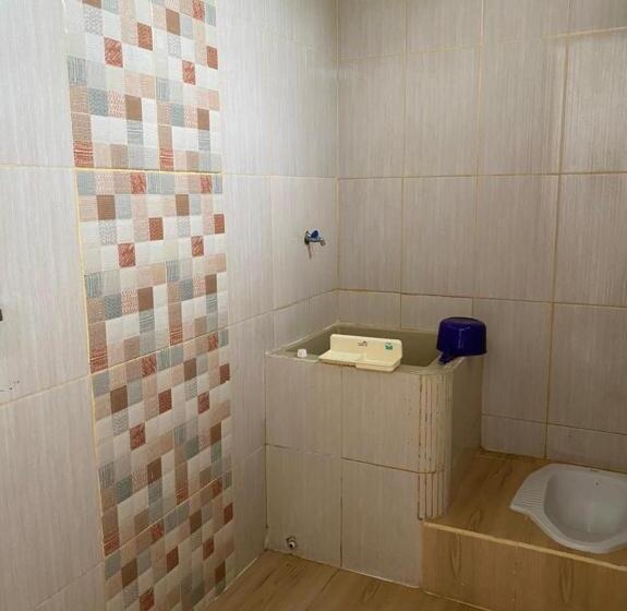 호텔 Oyo 90960 Putih Salju Homestay Syariah