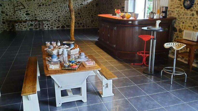 تختخواب و صبحانه La Ferme Aux Fleurs