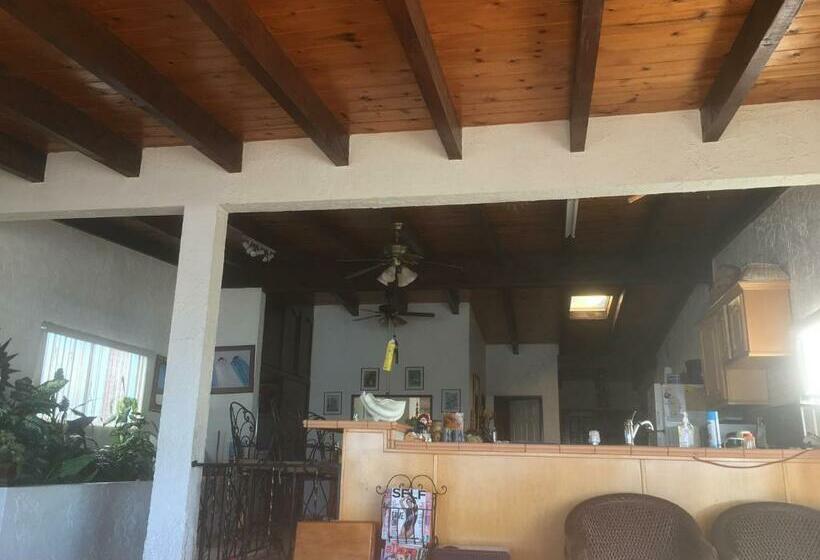 مبيت وإفطار Ocean Front Villa Sleeps 6 15  Beach Access