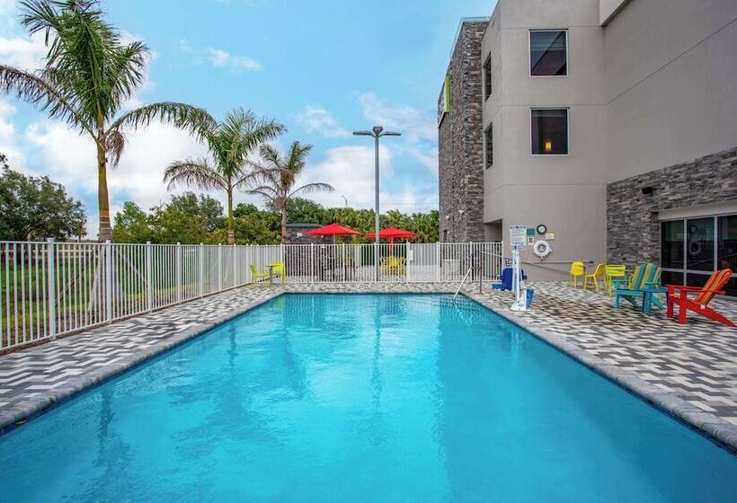 هتل Home2 Suites By Hilton Vero Beach I95