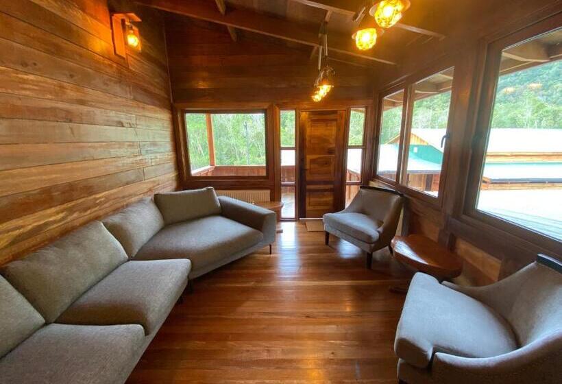 בית מלון כפרי Illi Lodge & Hostel