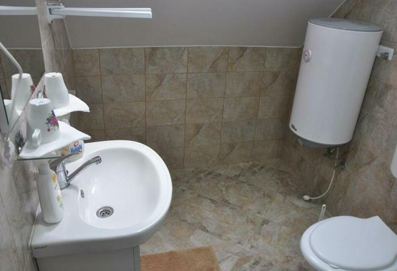 펜션 Csicsói Csűrház