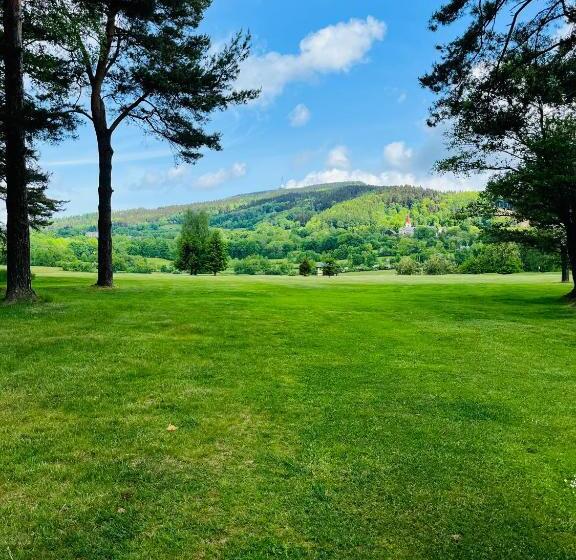 펜션 Ještěd Golf Restaurace A Penzion