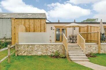 استراحتگاه Larkshayes Cottages