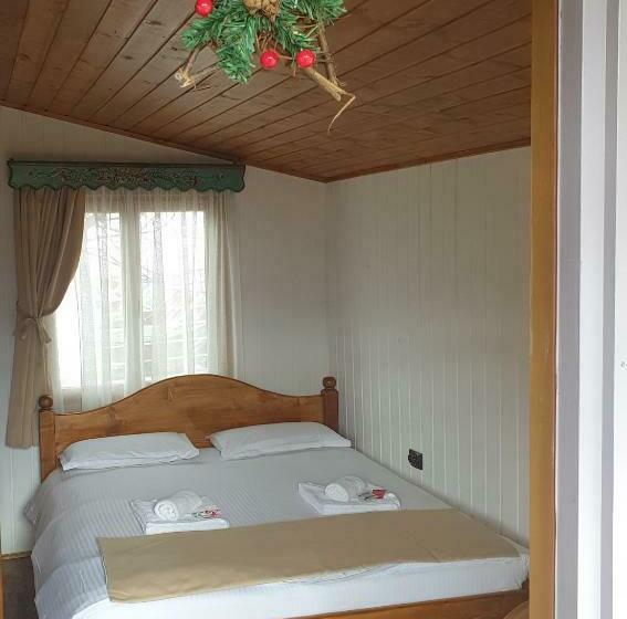 بنسيون Popas 8 Odăi