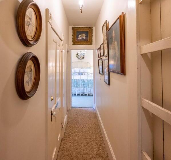 مبيت وإفطار Clementine S Guest House & Vacation Rentals