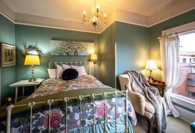 مبيت وإفطار Clementine S Guest House & Vacation Rentals