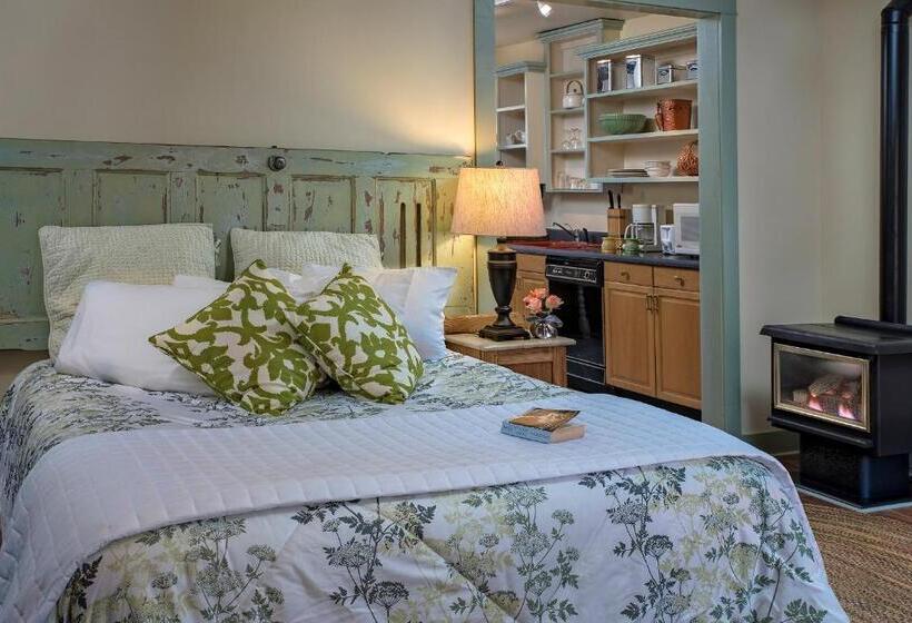 مبيت وإفطار Clementine S Guest House & Vacation Rentals