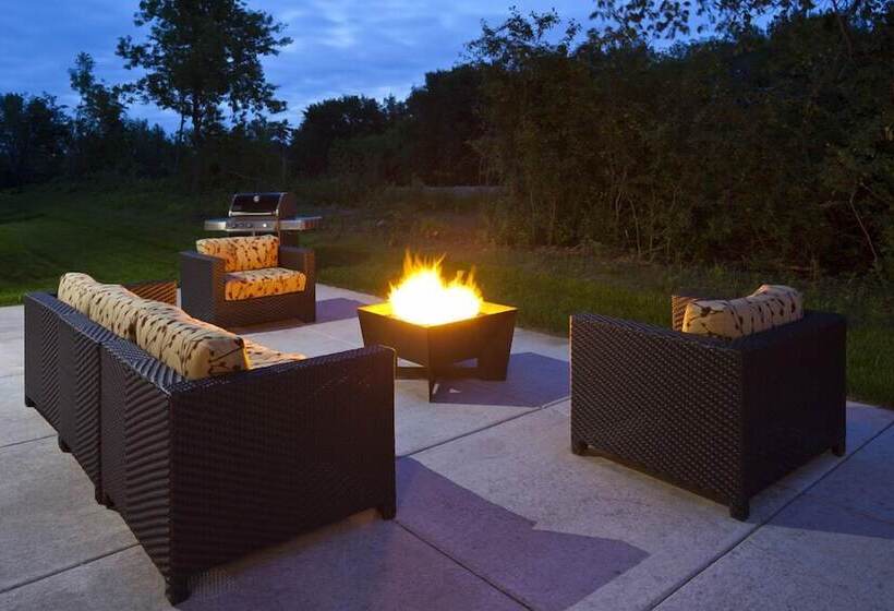 هتل Amerivu Inn And Suites  Chisago City