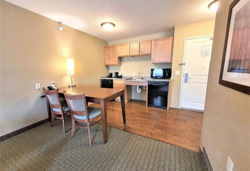 هتل Amerivu Inn And Suites  Chisago City