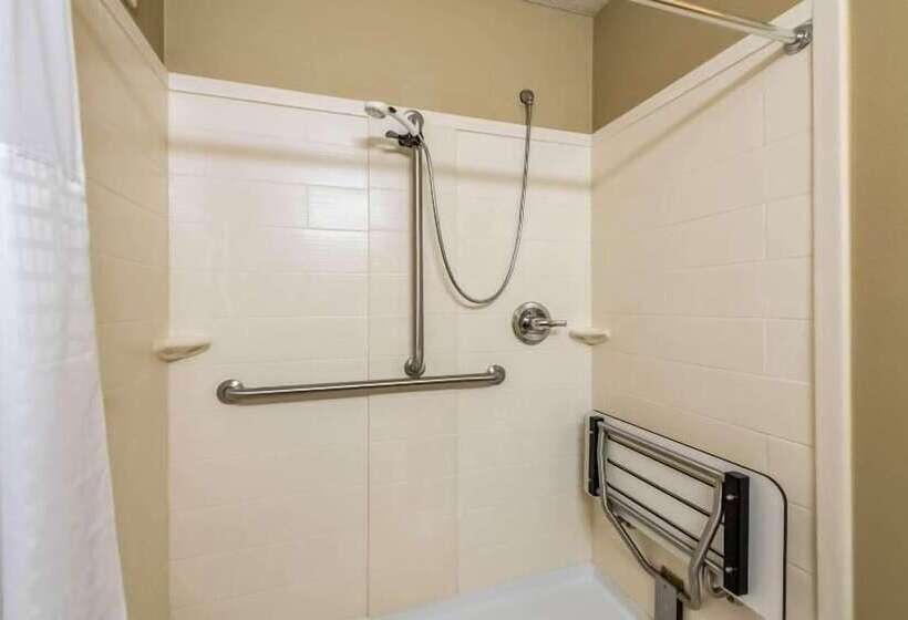 هتل Amerivu Inn And Suites  Chisago City