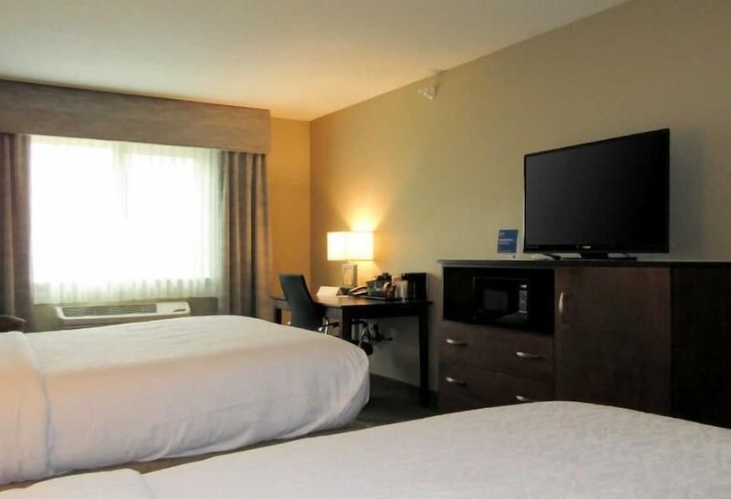 هتل Amerivu Inn And Suites  Chisago City