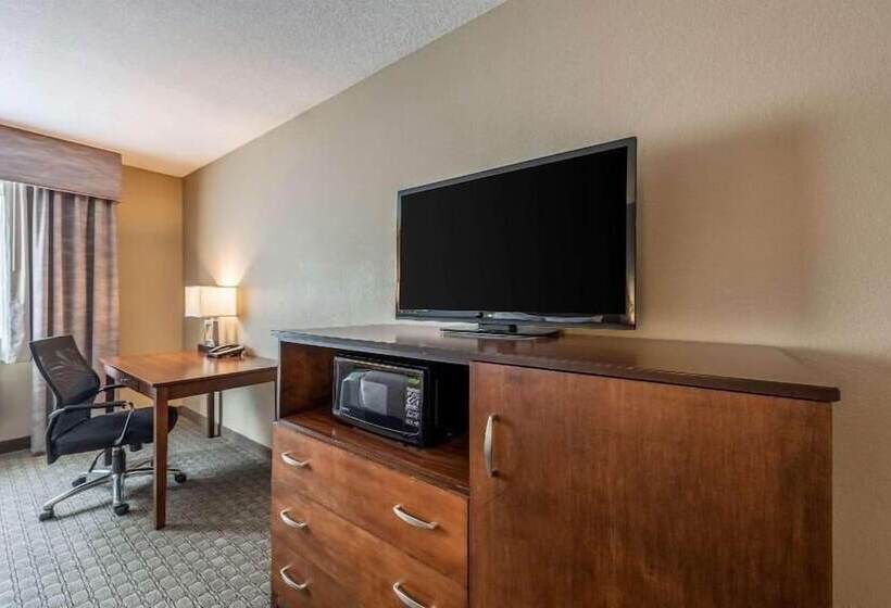 هتل Amerivu Inn And Suites  Chisago City