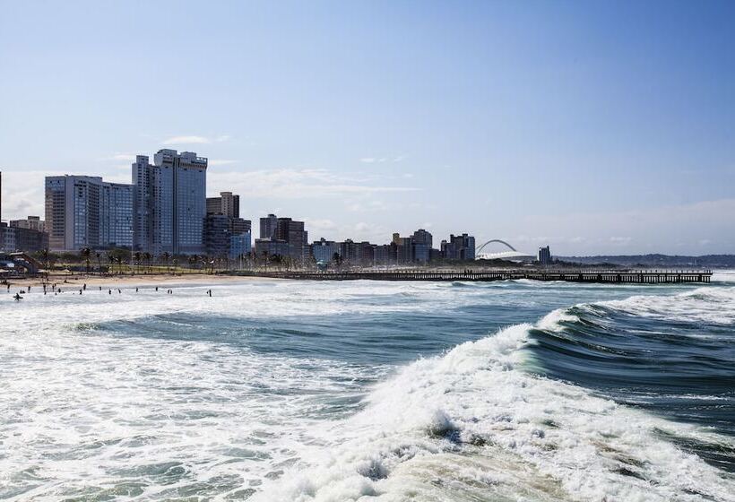 בית מלון כפרי First Group The Palace Allsuite