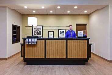 هتل Hampton Inn Marion