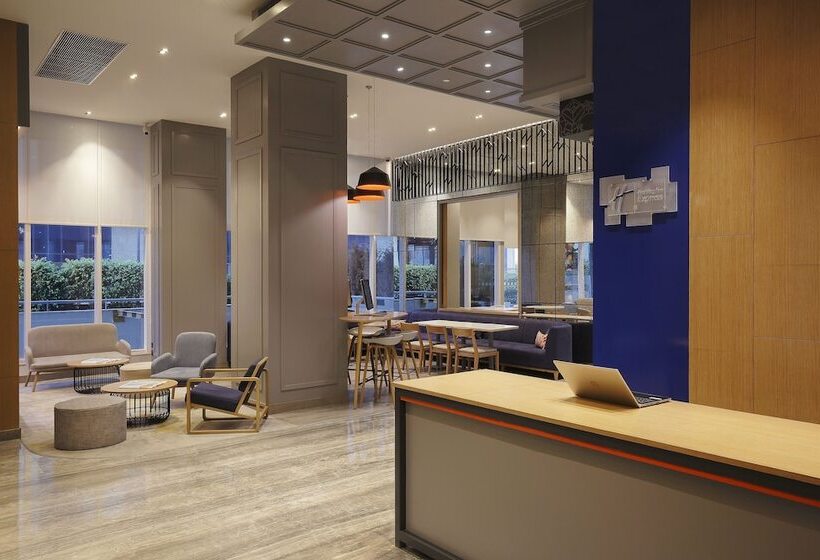 Hotel Holiday Inn Express Gurugram Sector 50, An Ihg