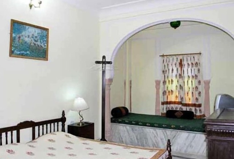 هتل Janak Palace