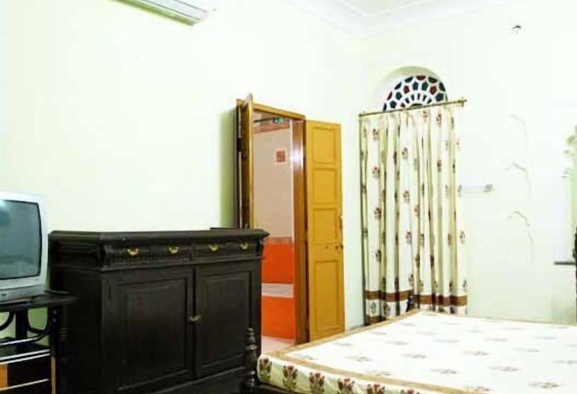 هتل Janak Palace