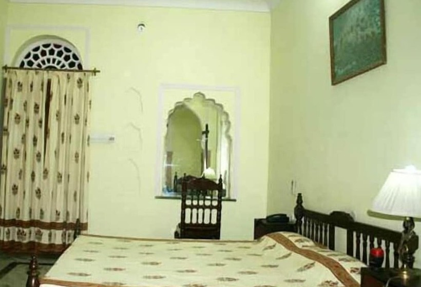 هتل Janak Palace