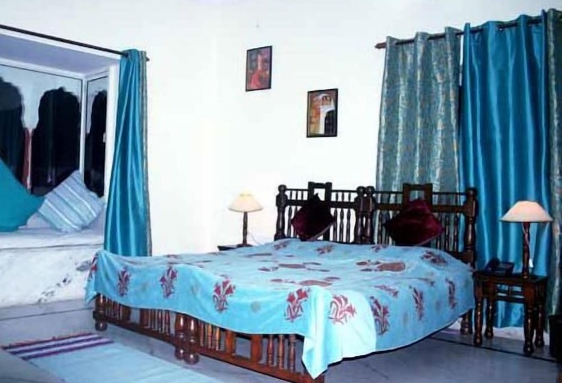 هتل Janak Palace