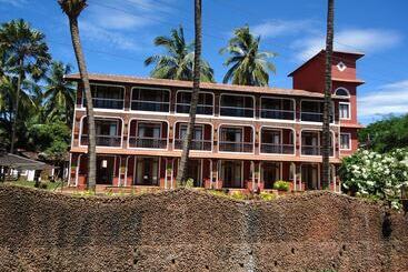 هتل Kingstork Beach Resort