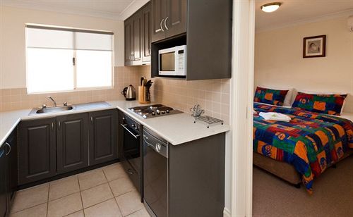 هتل Lakeside Apartments And River Resort Villas