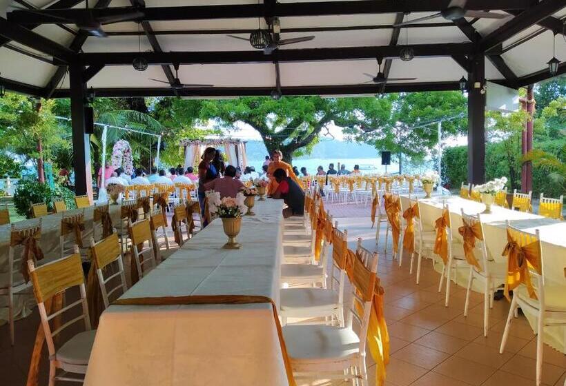هتل Pangkor Sandy Beach Resort