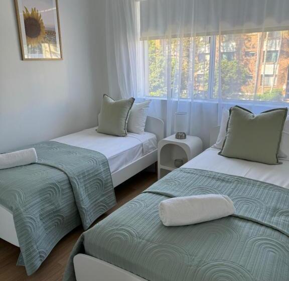 هتل Pelican Cove Apartments