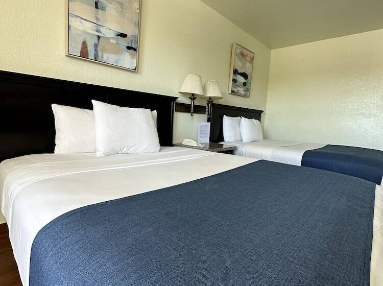 هتل Quinta San Carlos Inn