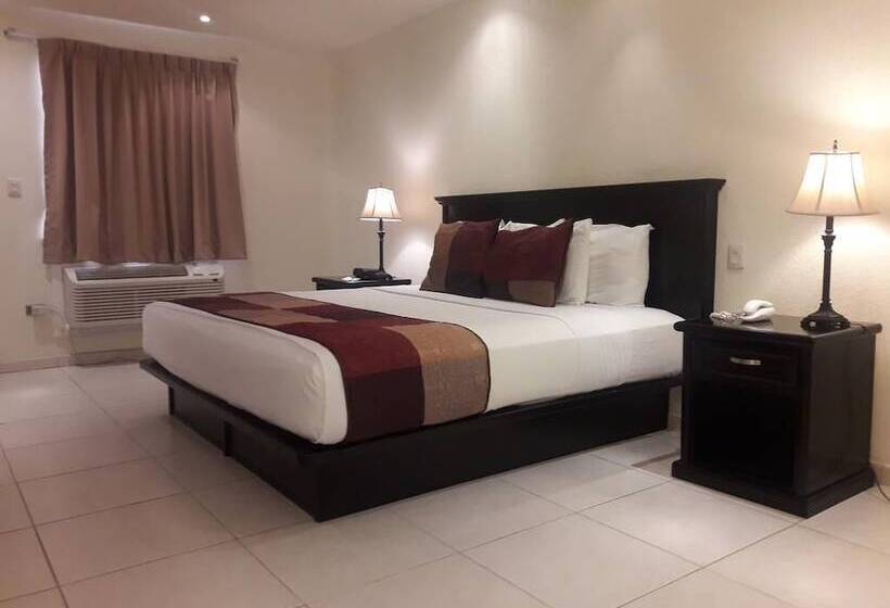هتل Quinta San Carlos Inn