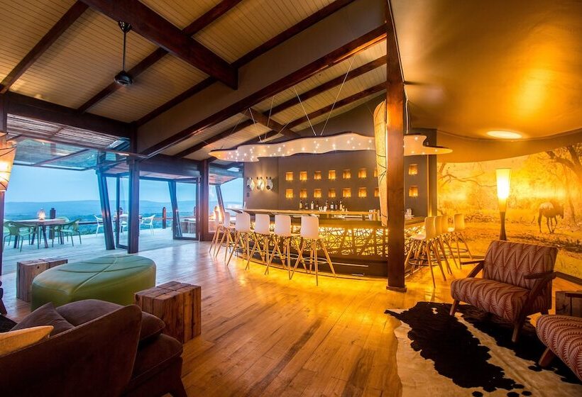 Отель Rhino Ridge Safari Lodge