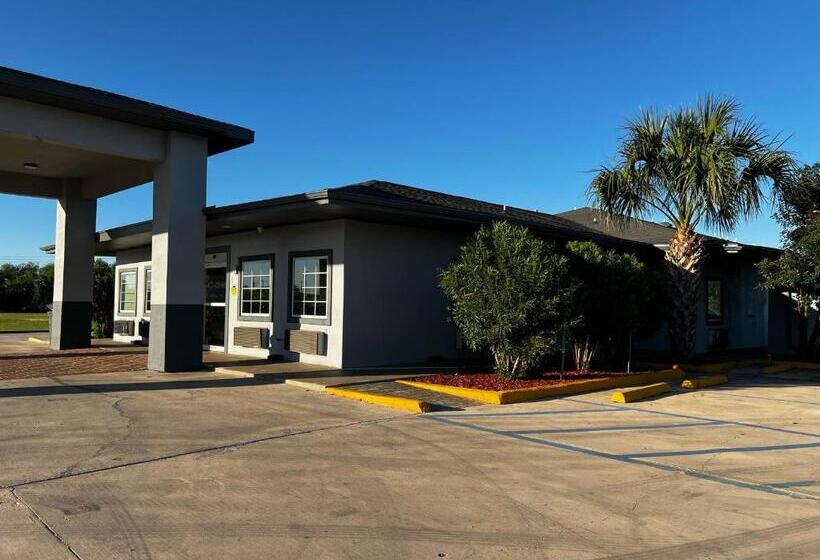 בית מלון כפרי Rodeway Inn