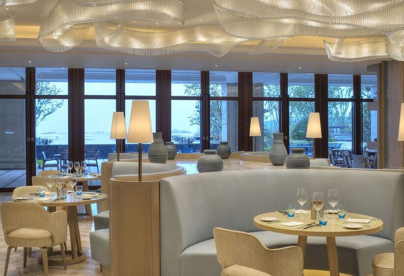 هتل The Westin Zhujiajian Resort, Zhoushan