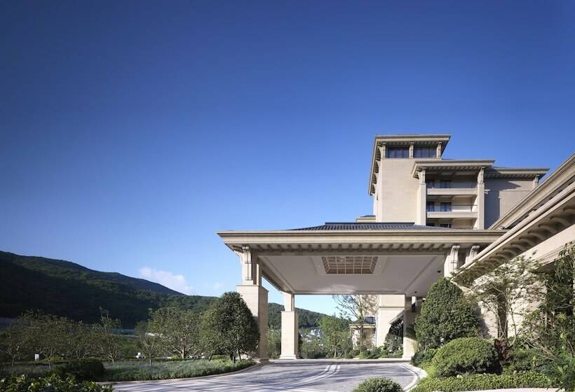 هتل The Westin Zhujiajian Resort, Zhoushan
