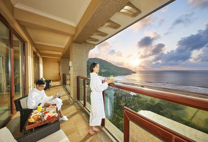 هتل The Westin Zhujiajian Resort, Zhoushan