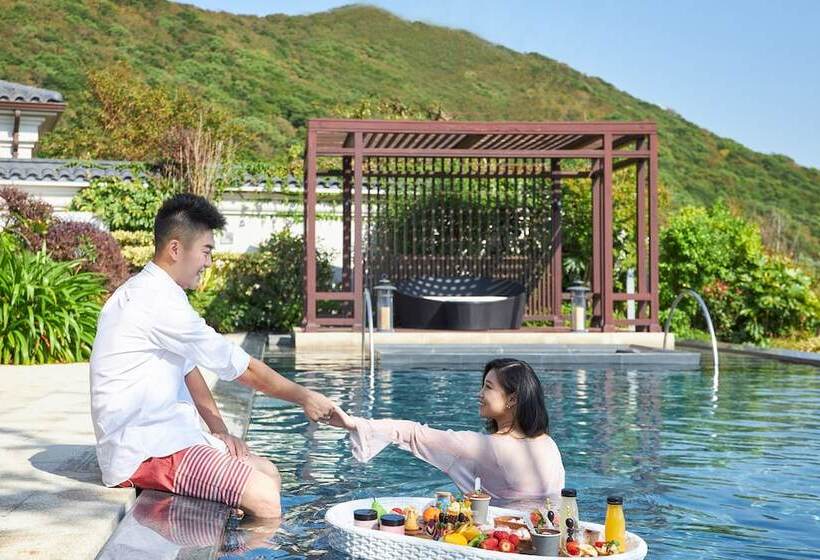 هتل The Westin Zhujiajian Resort, Zhoushan