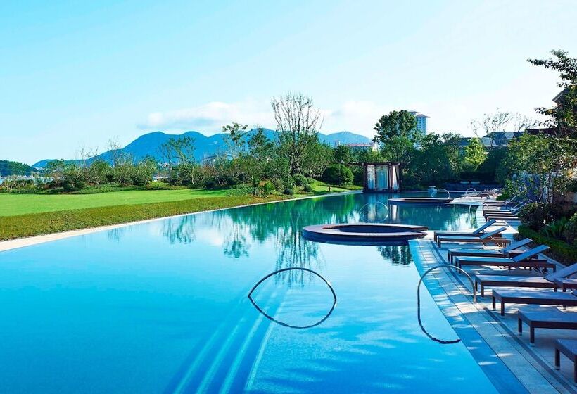 هتل The Westin Zhujiajian Resort, Zhoushan